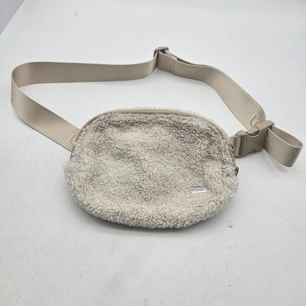 Lole Belt Bag Womens Small Beige Faux Fur Fleece Fanny Pack Zip Adjustable Strap